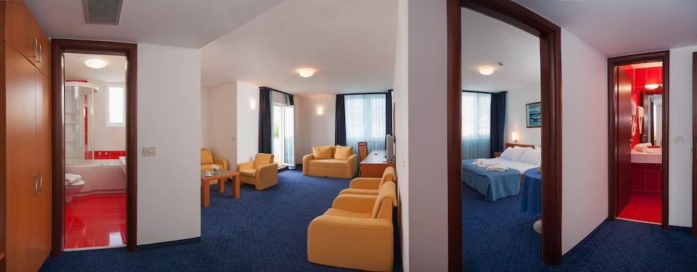 Hotel Rotondo — Hotel rooms in Seget Donji, Split-Dalmatia