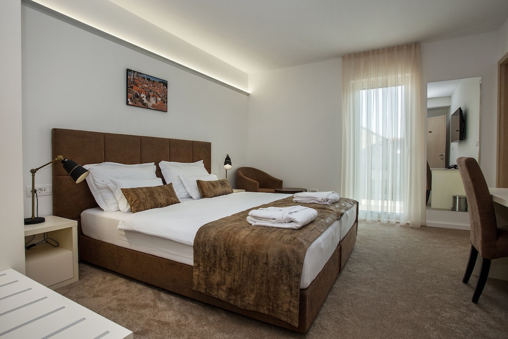 Hotel Rotondo — Hotel rooms in Seget Donji, Split-Dalmatia