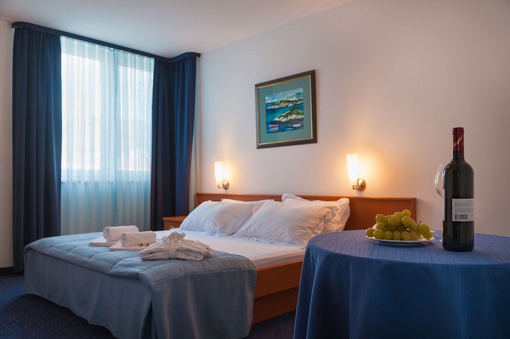 Hotel Rotondo — Hotel rooms in Seget Donji, Split-Dalmatia
