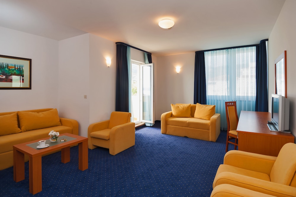 Hotel Rotondo — Hotel rooms in Seget Donji, Split-Dalmatia