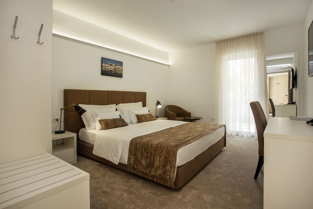 Hotel Rotondo — Hotel rooms in Seget Donji, Split-Dalmatia