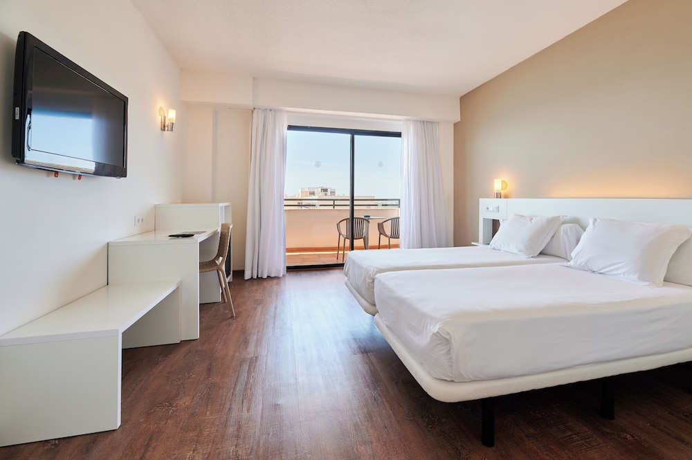 Alua Calas de Mallorca Resort - Hyatt Inclusive Collection — Hotel rooms in Calas de Mallorca, Balearic Islands