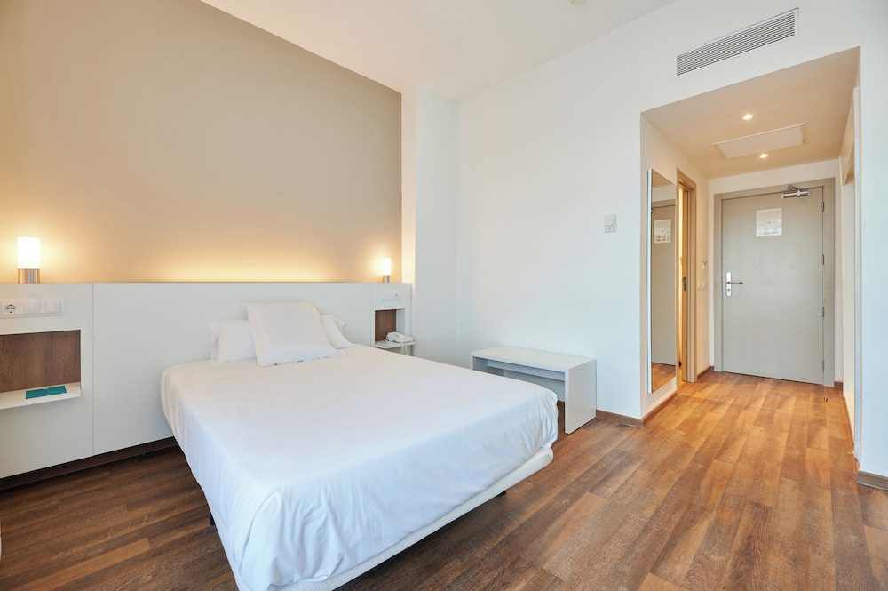 Alua Calas de Mallorca Resort - Hyatt Inclusive Collection — Hotel rooms in Calas de Mallorca, Balearic Islands