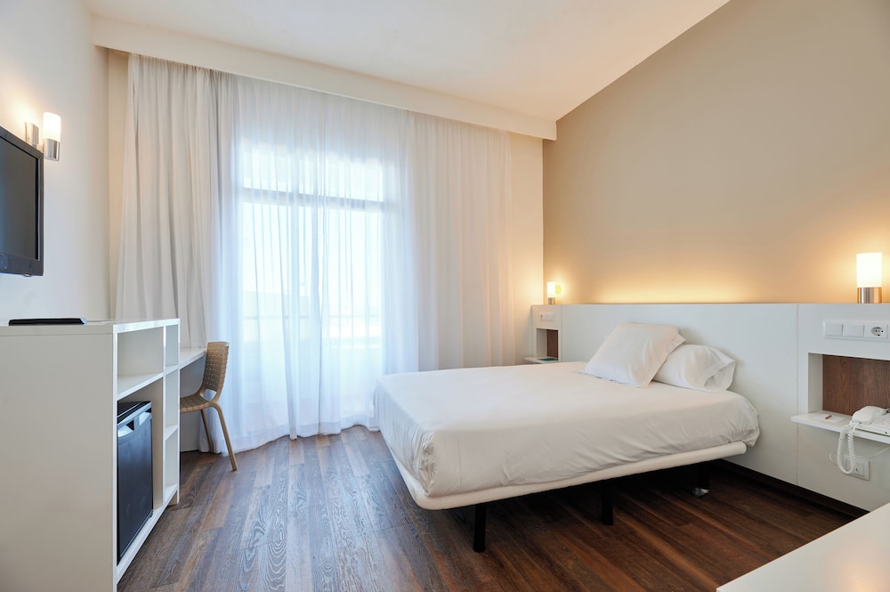 Alua Calas de Mallorca Resort - Hyatt Inclusive Collection — Hotel rooms in Calas de Mallorca, Balearic Islands