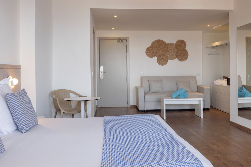 Alua Calas de Mallorca Resort - Hyatt Inclusive Collection — Hotel rooms in Calas de Mallorca, Balearic Islands