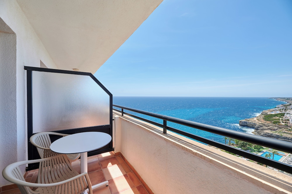 Alua Calas de Mallorca Resort - Hyatt Inclusive Collection — Hotel rooms in Calas de Mallorca, Balearic Islands