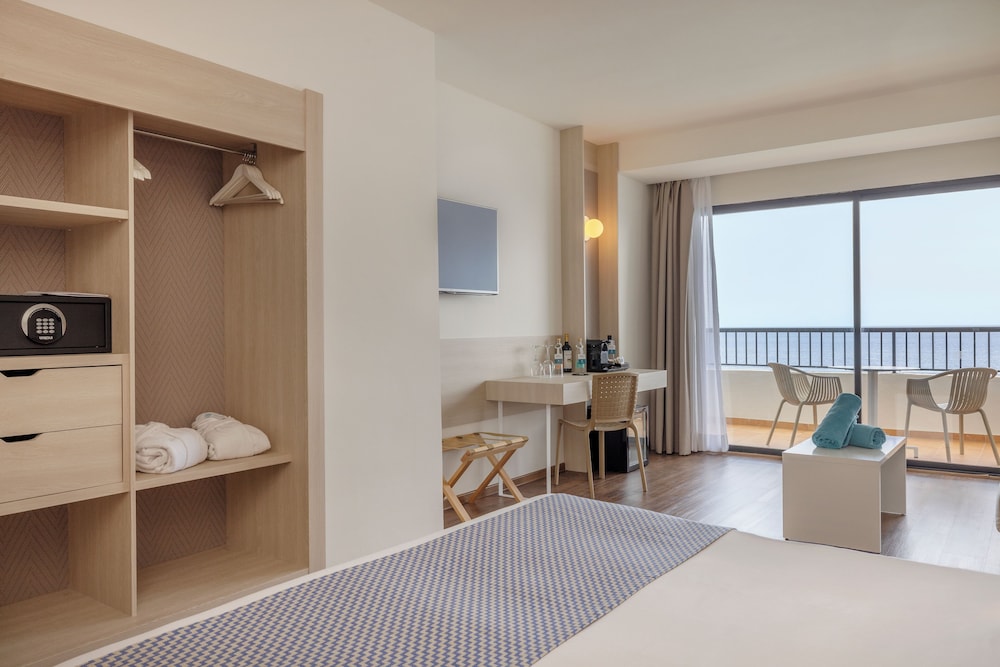 Alua Calas de Mallorca Resort - Hyatt Inclusive Collection — Hotel rooms in Calas de Mallorca, Balearic Islands