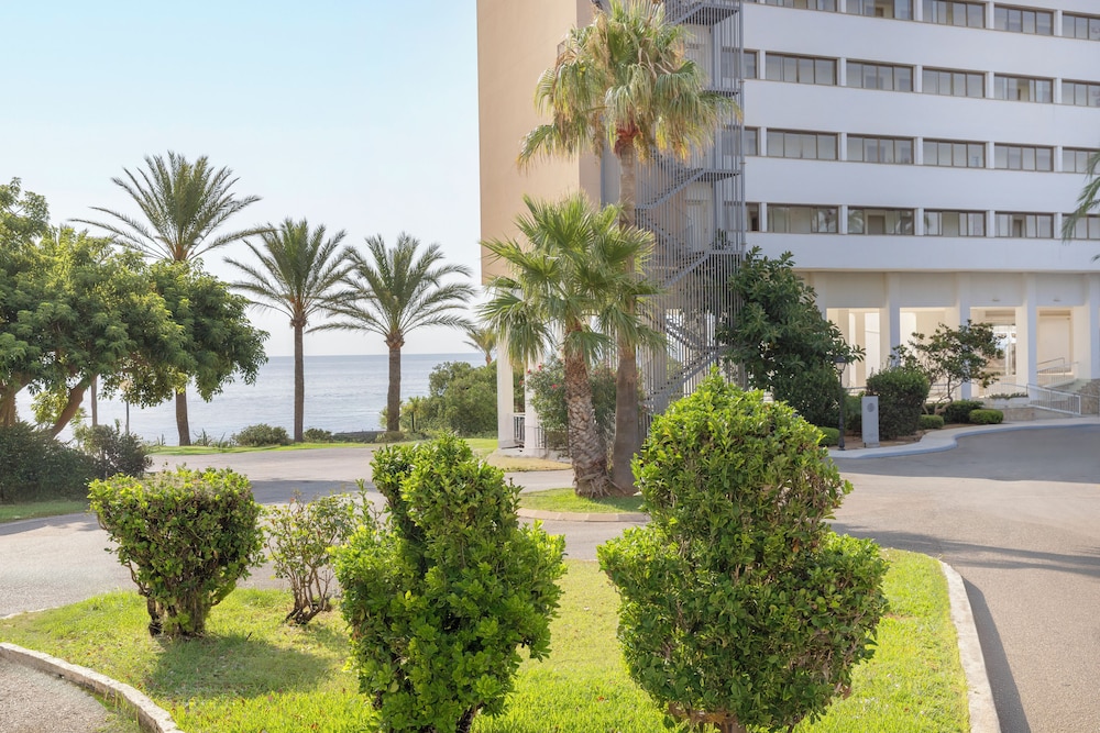 Alua Calas de Mallorca Resort - Hyatt Inclusive Collection — Hotel building in Calas de Mallorca, Balearic Islands