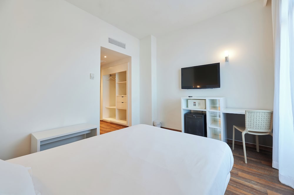 Alua Calas de Mallorca Resort - Hyatt Inclusive Collection — Hotel rooms in Calas de Mallorca, Balearic Islands