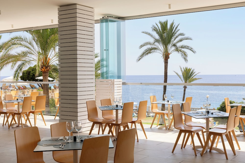 Alua Calas de Mallorca Resort - Hyatt Inclusive Collection — Restaurant & bars in Calas de Mallorca, Balearic Islands