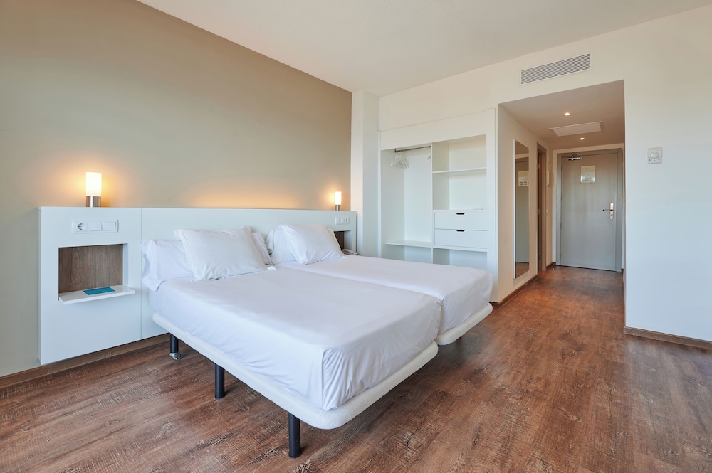 Alua Calas de Mallorca Resort - Hyatt Inclusive Collection — Hotel rooms in Calas de Mallorca, Balearic Islands