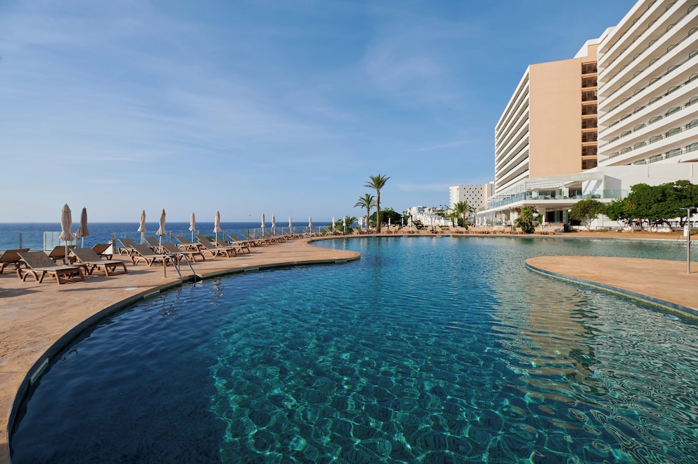 Alua Calas de Mallorca Resort - Hyatt Inclusive Collection — Swimming pool in Calas de Mallorca, Balearic Islands