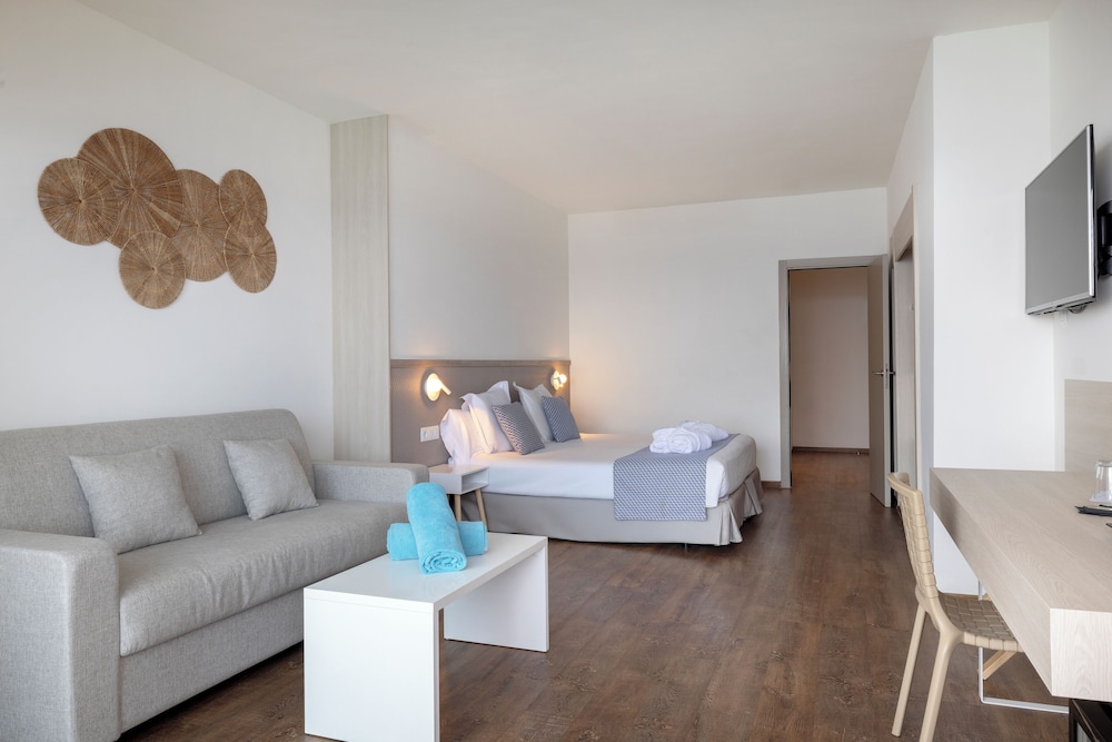 Alua Calas de Mallorca Resort - Hyatt Inclusive Collection — Hotel rooms in Calas de Mallorca, Balearic Islands