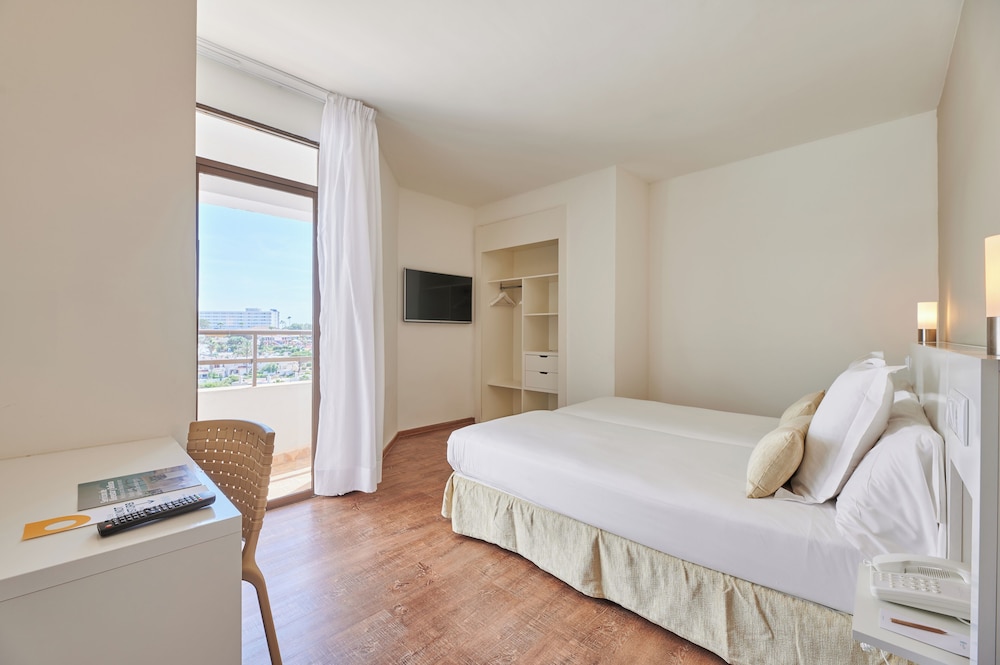 Alua Calas de Mallorca Resort - Hyatt Inclusive Collection — Hotel rooms in Calas de Mallorca, Balearic Islands