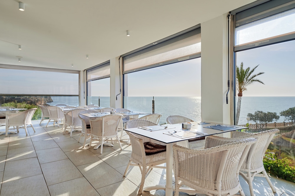 Alua Calas de Mallorca Resort - Hyatt Inclusive Collection — Restaurant & bars in Calas de Mallorca, Balearic Islands