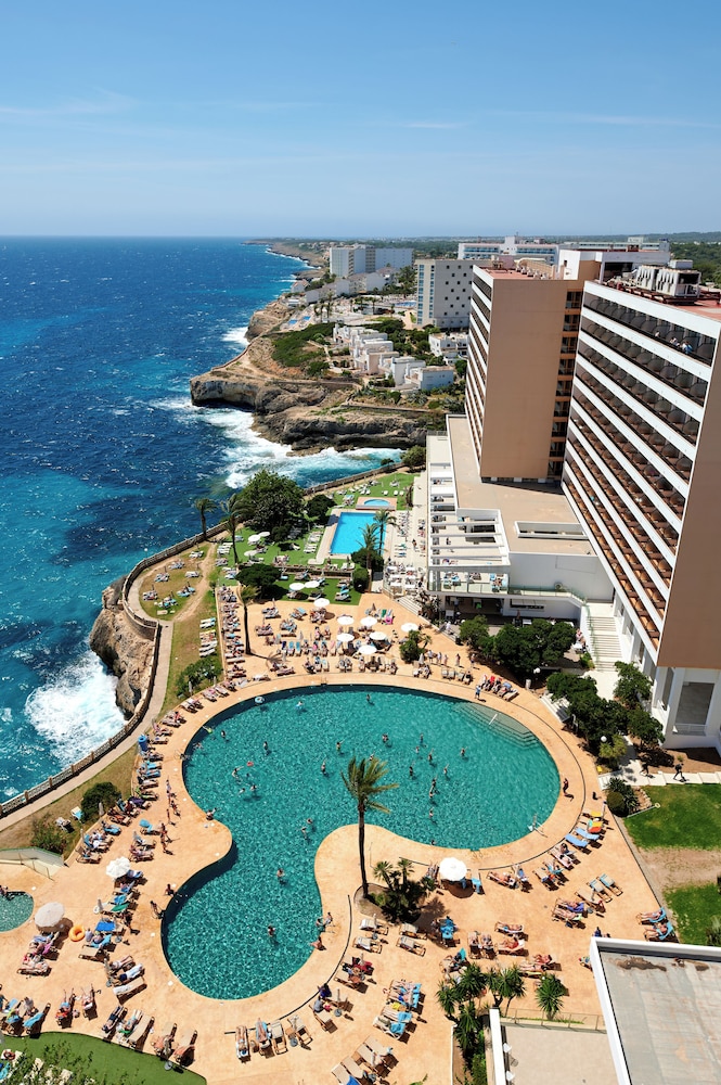 Alua Calas de Mallorca Resort - Hyatt Inclusive Collection — Swimming pool in Calas de Mallorca, Balearic Islands