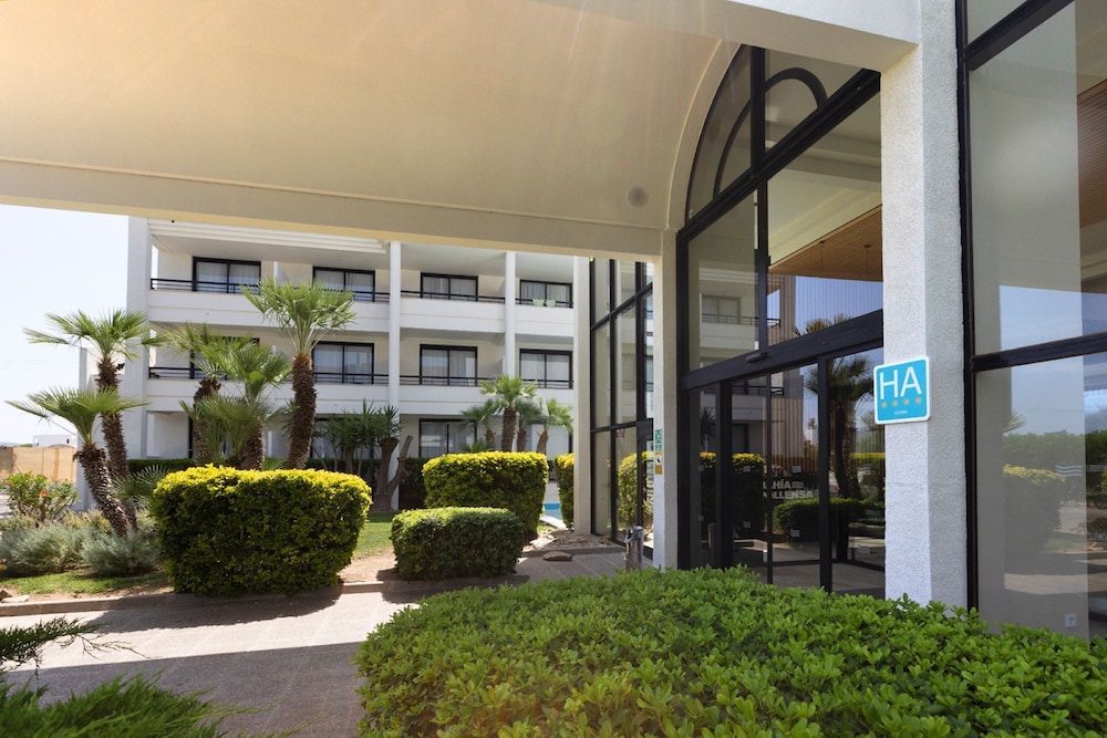 Hotel Eu Bahia Pollença — Hotel building in Puerto Pollensa, Balearic Islands