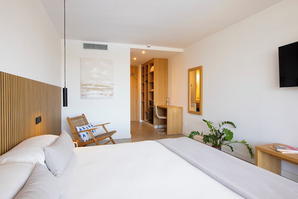 Hotel Eu Bahia Pollença — Hotel rooms in Puerto Pollensa, Balearic Islands