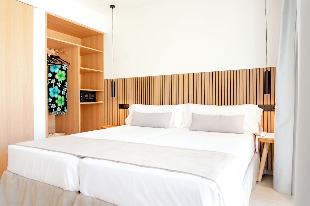 Hotel Eu Bahia Pollença — Hotel rooms in Puerto Pollensa, Balearic Islands