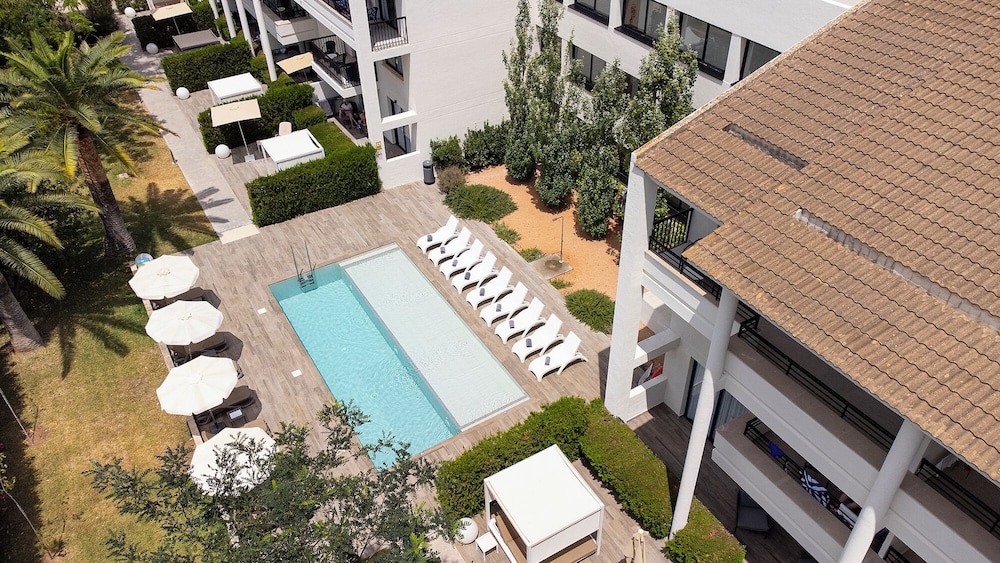 Hotel Eu Bahia Pollença — Swimming pool in Puerto Pollensa, Balearic Islands