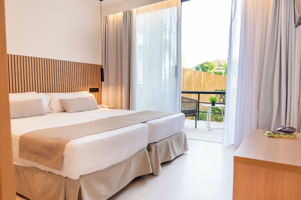 Hotel Eu Bahia Pollença — Hotel rooms in Puerto Pollensa, Balearic Islands