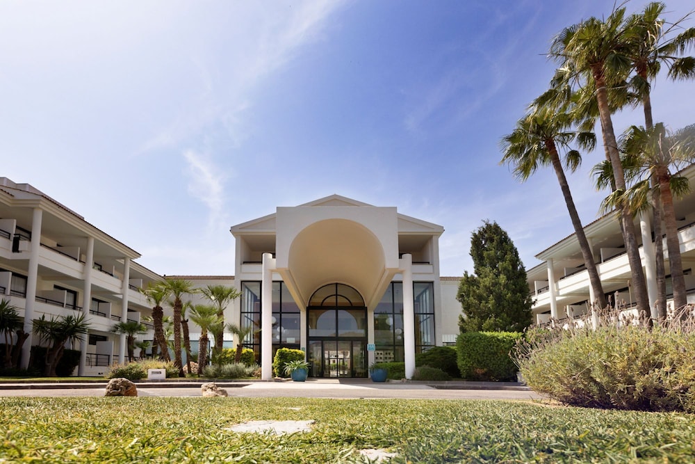 Hotel Eu Bahia Pollença — Hotel building in Puerto Pollensa, Balearic Islands