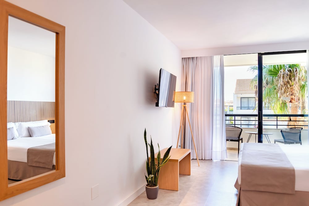 Hotel Eu Bahia Pollença — Hotel rooms in Puerto Pollensa, Balearic Islands