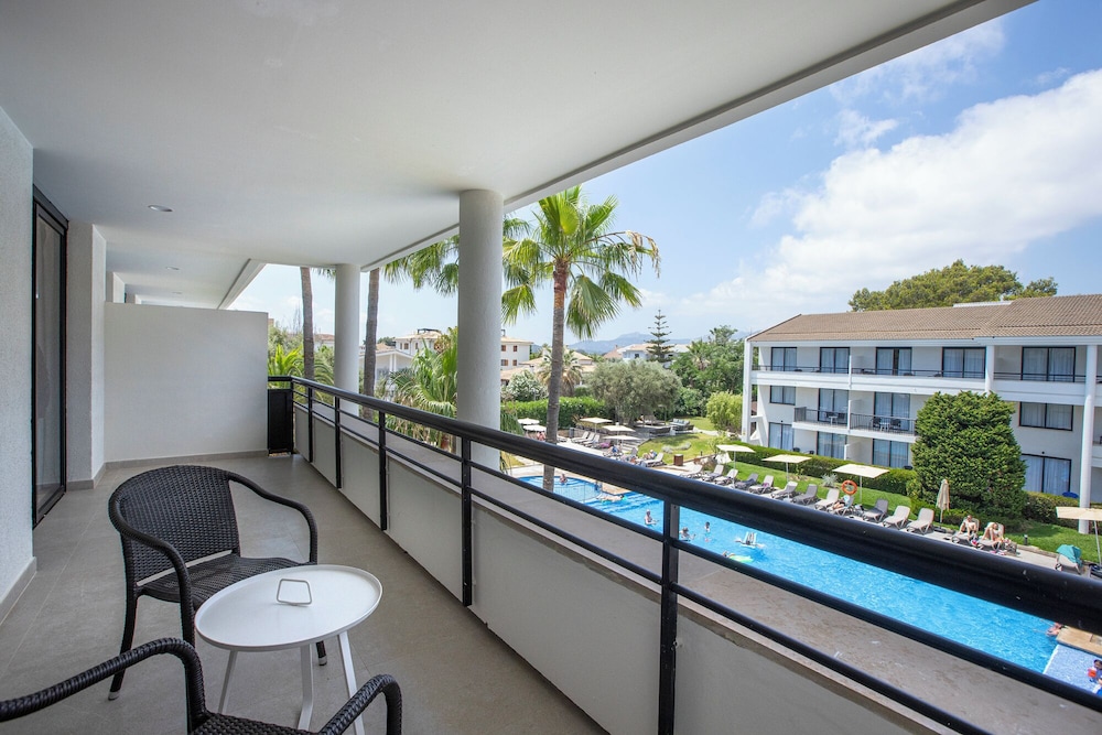 Hotel Eu Bahia Pollença — Swimming pool in Puerto Pollensa, Balearic Islands