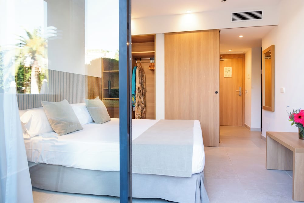 Hotel Eu Bahia Pollença — Hotel rooms in Puerto Pollensa, Balearic Islands