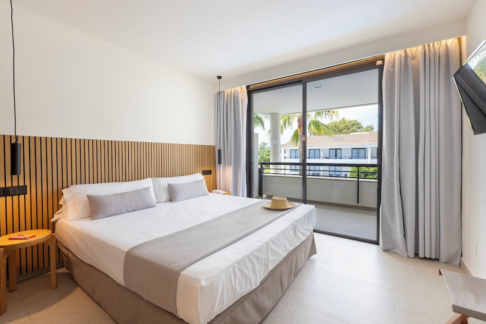 Hotel Eu Bahia Pollença — Hotel rooms in Puerto Pollensa, Balearic Islands
