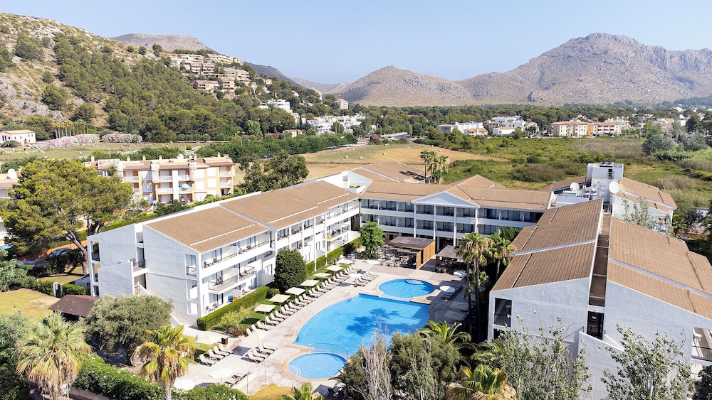 Hotel Eu Bahia Pollença — Hotel building in Puerto Pollensa, Balearic Islands