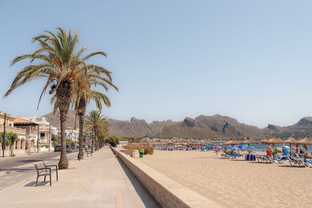 Hotel Eu Bahia Pollença — Beach in Puerto Pollensa, Balearic Islands