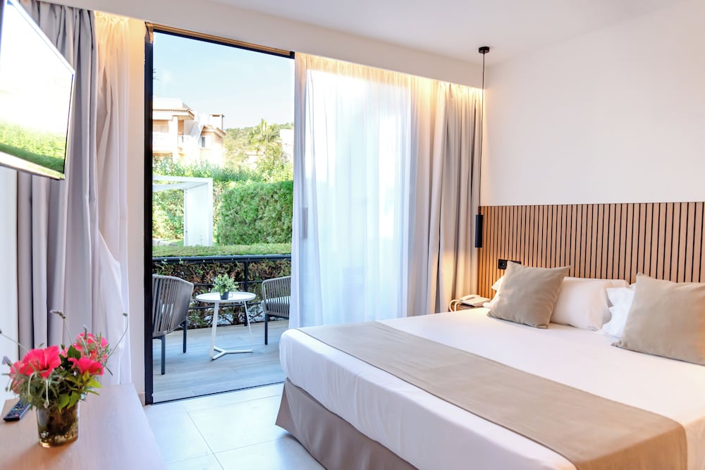Hotel Eu Bahia Pollença — Hotel rooms in Puerto Pollensa, Balearic Islands