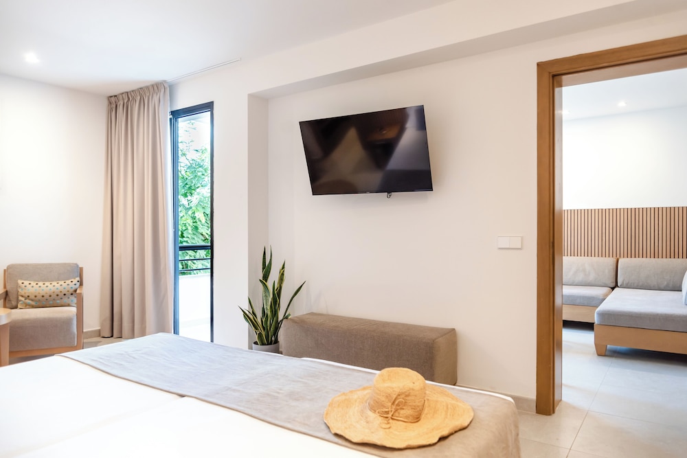 Hotel Eu Bahia Pollença — Hotel rooms in Puerto Pollensa, Balearic Islands