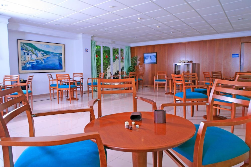 Hotel Bella Mar — Restaurant & bars in Cala Ratjada, Balearic Islands