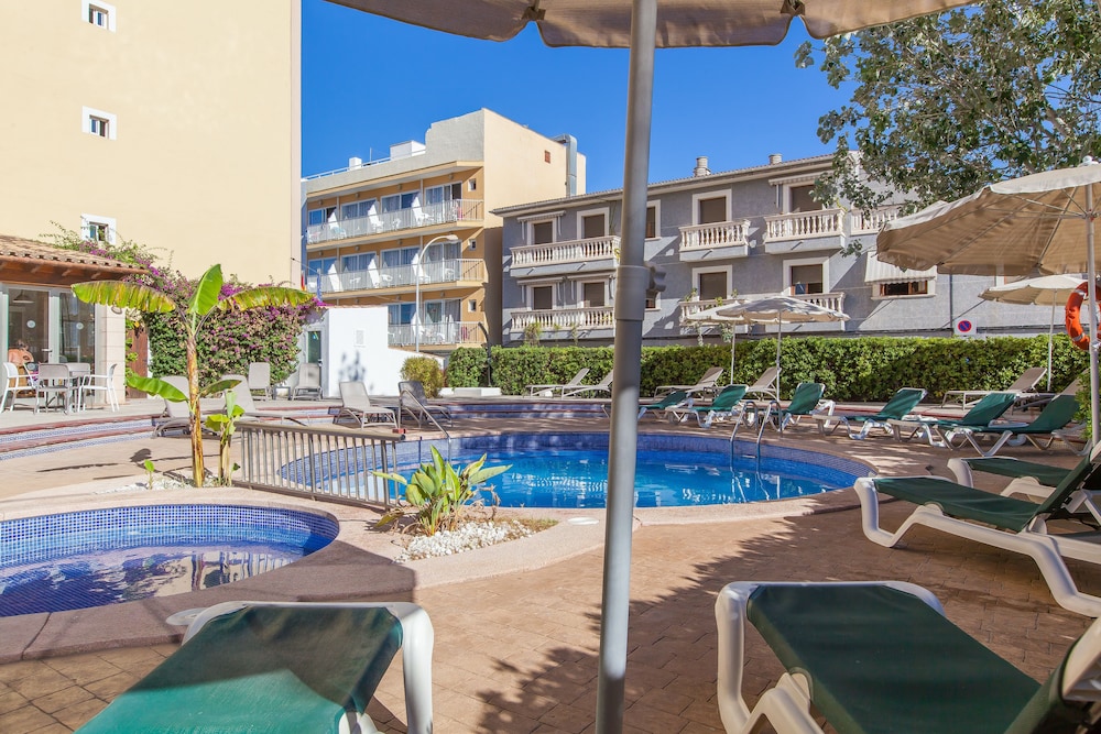 Hotel Bella Mar — Swimming pool in Cala Ratjada, Balearic Islands