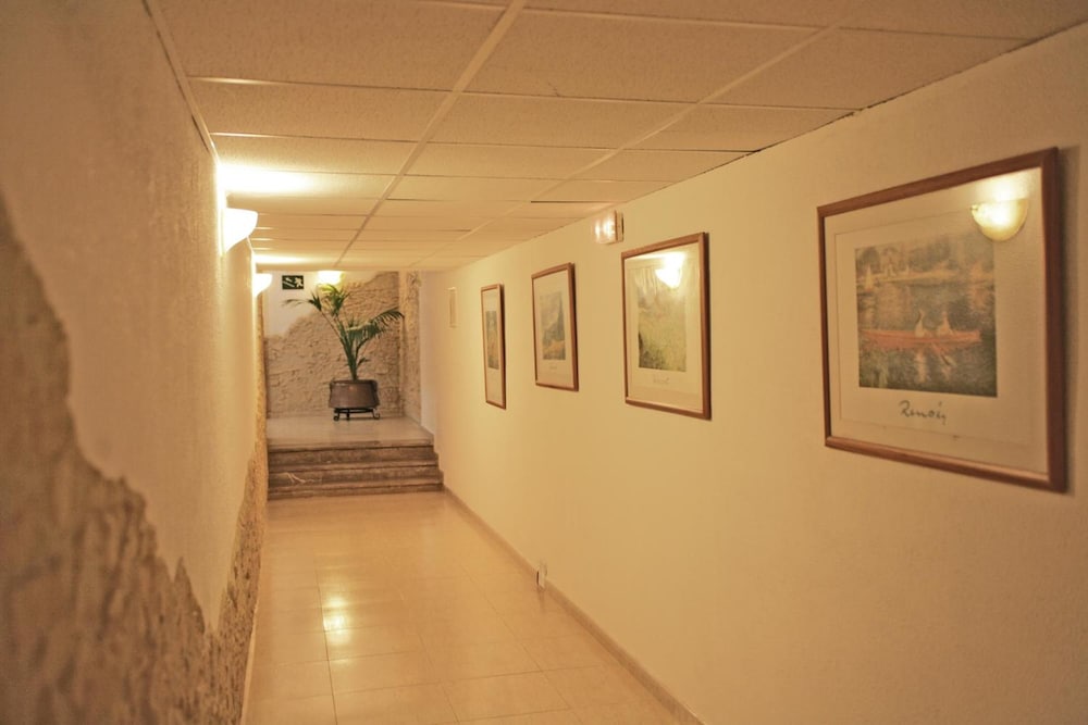Hotel Bella Mar — Hotel building in Cala Ratjada, Balearic Islands