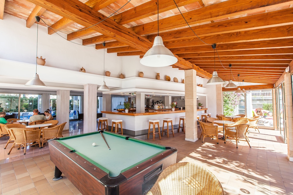 Hotel Bella Mar — Restaurant & bars in Cala Ratjada, Balearic Islands