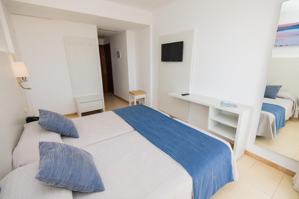 Hotel Bella Mar — Hotel rooms in Cala Ratjada, Balearic Islands