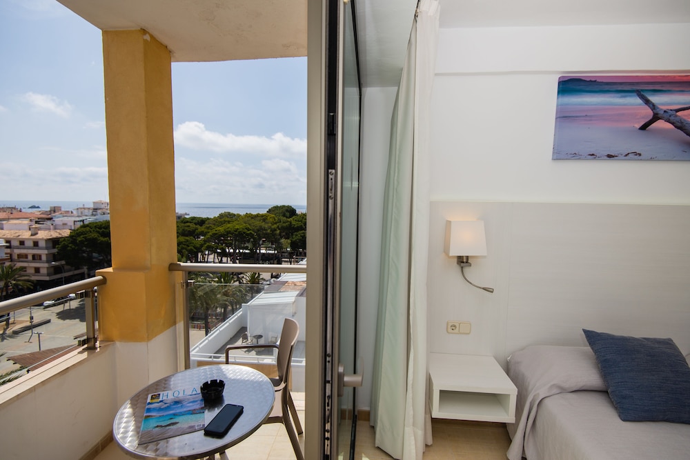 Hotel Bella Mar — Hotel rooms in Cala Ratjada, Balearic Islands