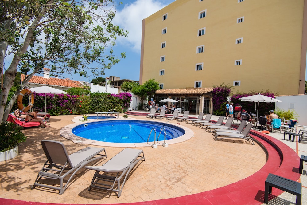 Hotel Bella Mar — Swimming pool in Cala Ratjada, Balearic Islands