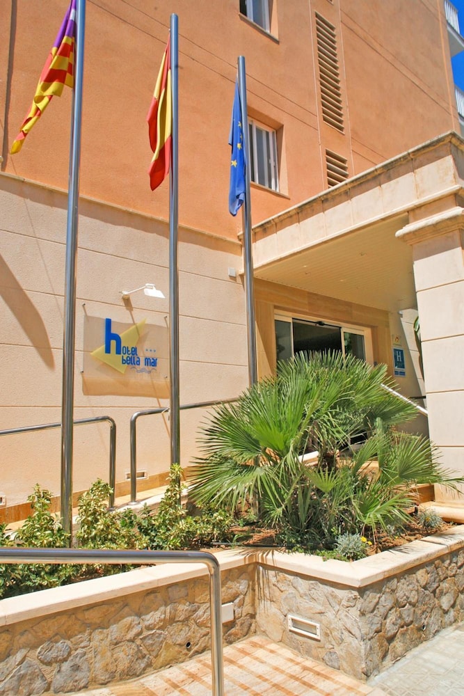 Hotel Bella Mar — Hotel building in Cala Ratjada, Balearic Islands