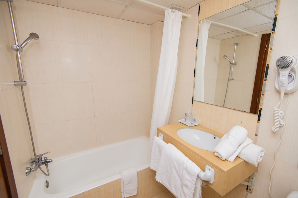 Hotel Bella Mar — Hotel rooms in Cala Ratjada, Balearic Islands