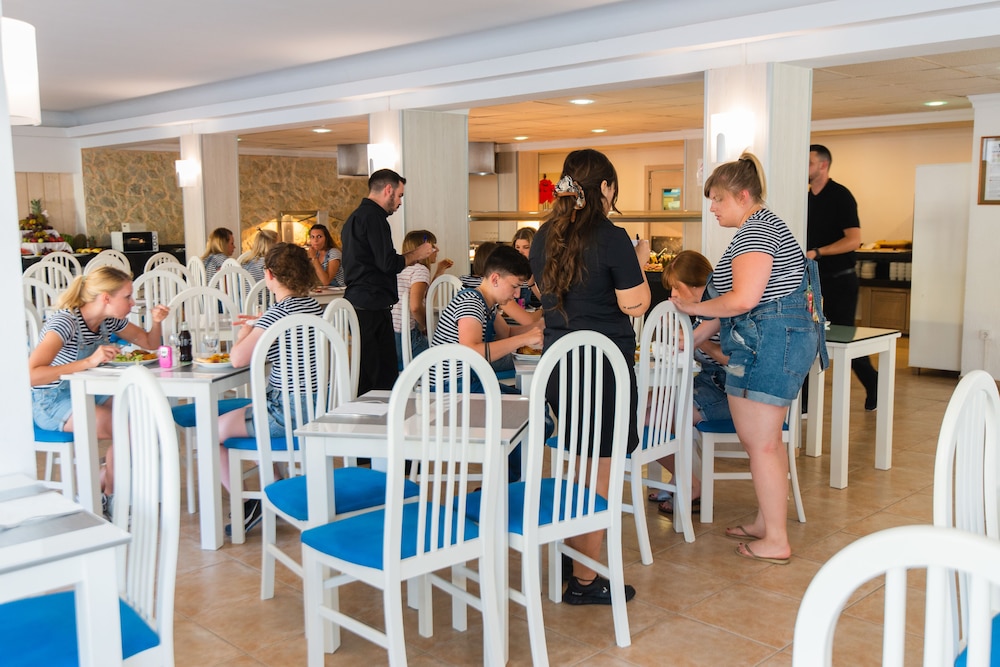 Hotel Bella Mar — Restaurant & bars in Cala Ratjada, Balearic Islands