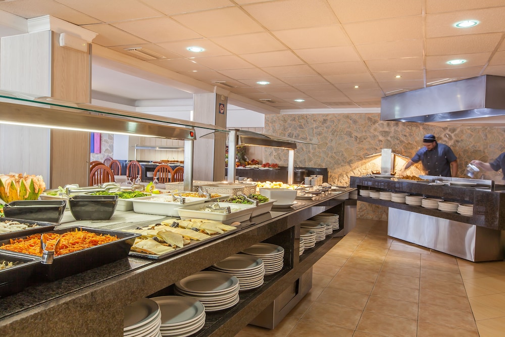 Hotel Bella Mar — Restaurant & bars in Cala Ratjada, Balearic Islands