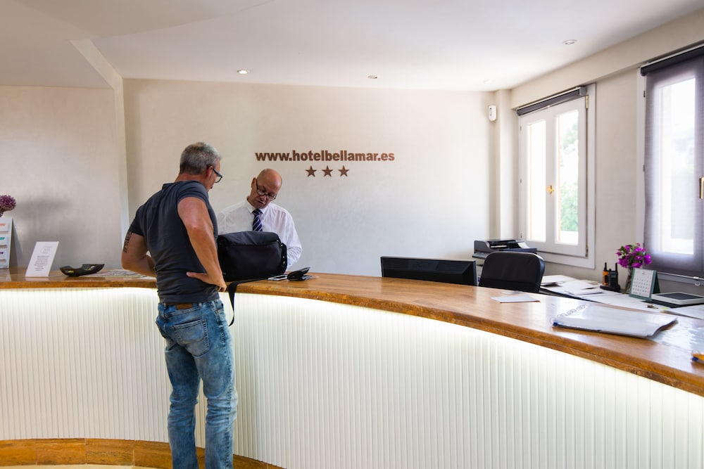 Hotel Bella Mar — Hotel building in Cala Ratjada, Balearic Islands