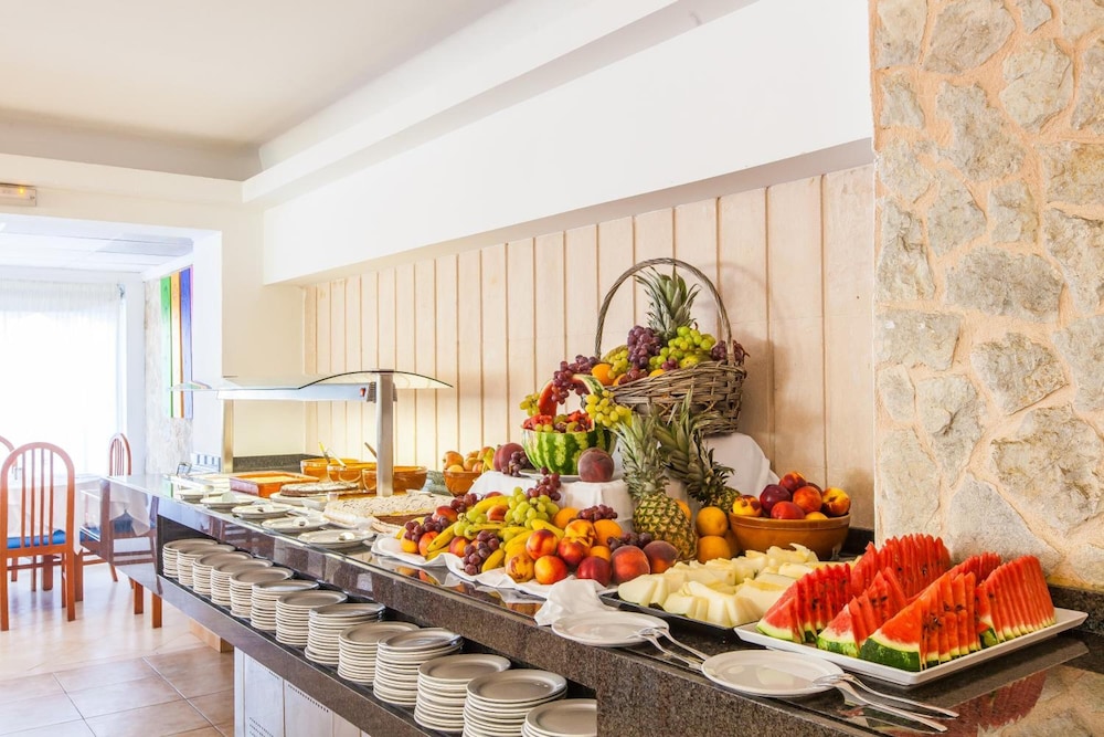Hotel Bella Mar — Restaurant & bars in Cala Ratjada, Balearic Islands
