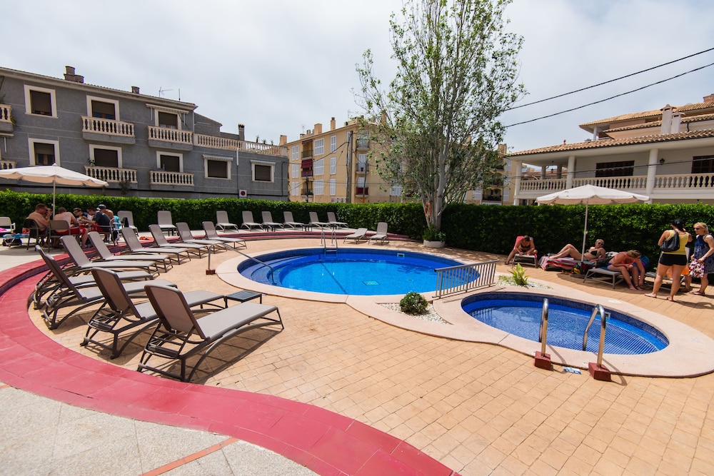 Hotel Bella Mar — Swimming pool in Cala Ratjada, Balearic Islands
