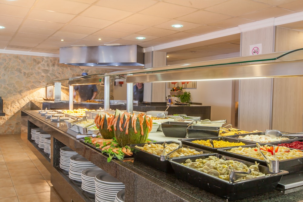 Hotel Bella Mar — Restaurant & bars in Cala Ratjada, Balearic Islands