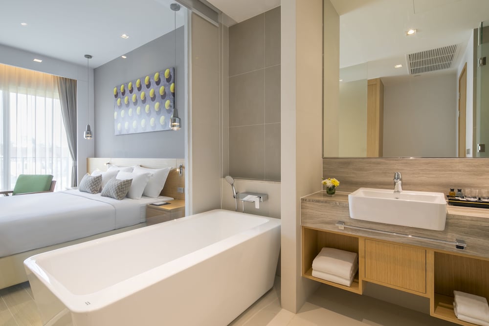 Eastin Thana City Golf Resort Bangkok — Hotel rooms in Bang Khlo, Bangkok